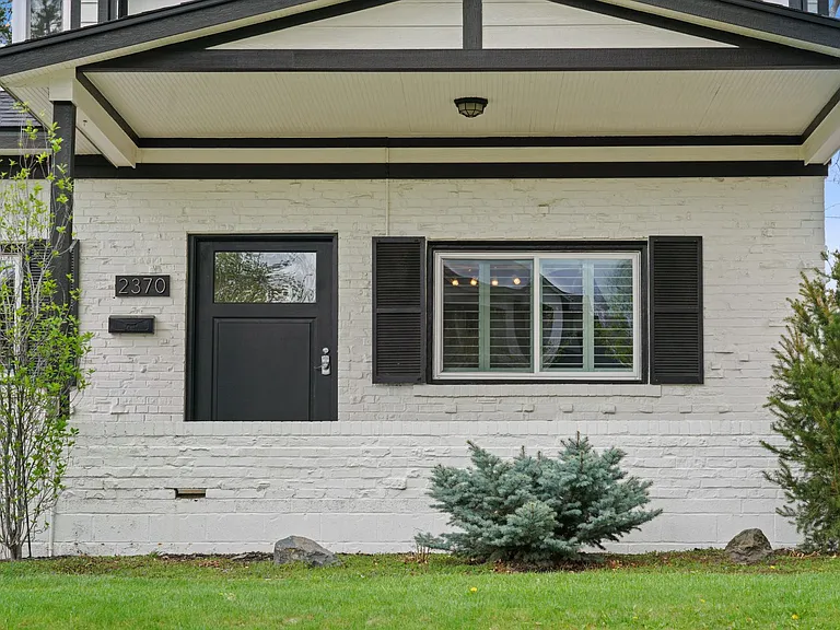 2370 Elm St — Photo 37