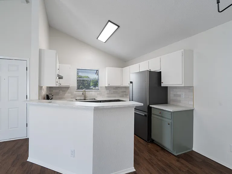 2909 W Slaughter Ln #B — Photo 35