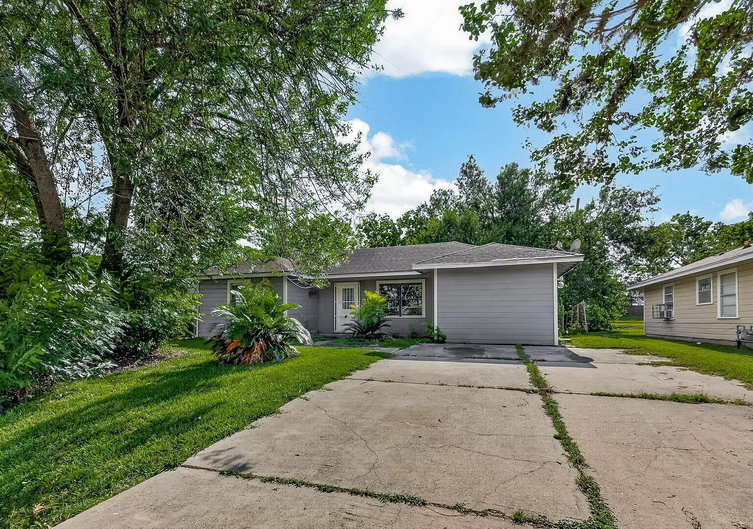 Spacious 4-Bedroom, 2-Bath Home Near Downtown Houston & Texas Medical Center — Photo 1