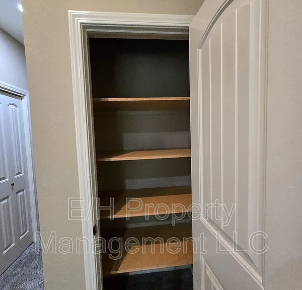 2146 N Woodlawn Blvd — Photo 24