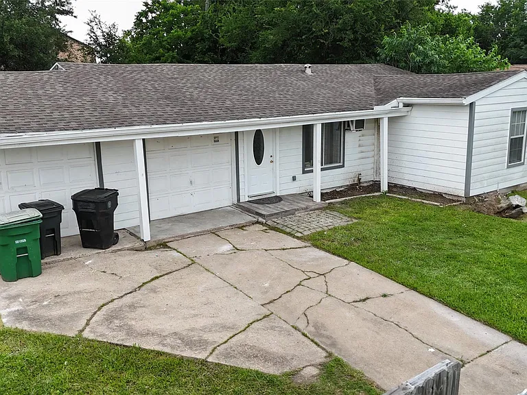 5103 Willow Glen Dr — Photo 1