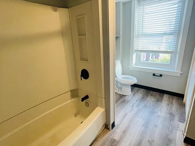 110 E Main St #2A — Photo 23