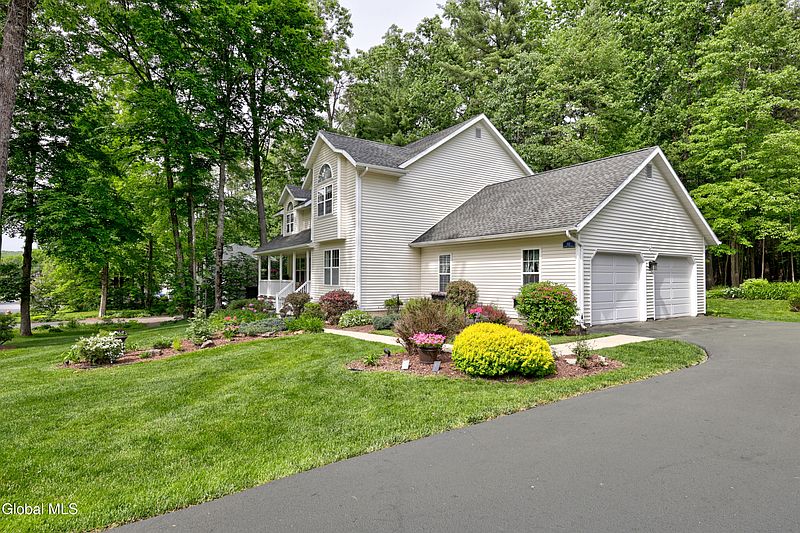3rd image of 532 Acland Boulevard