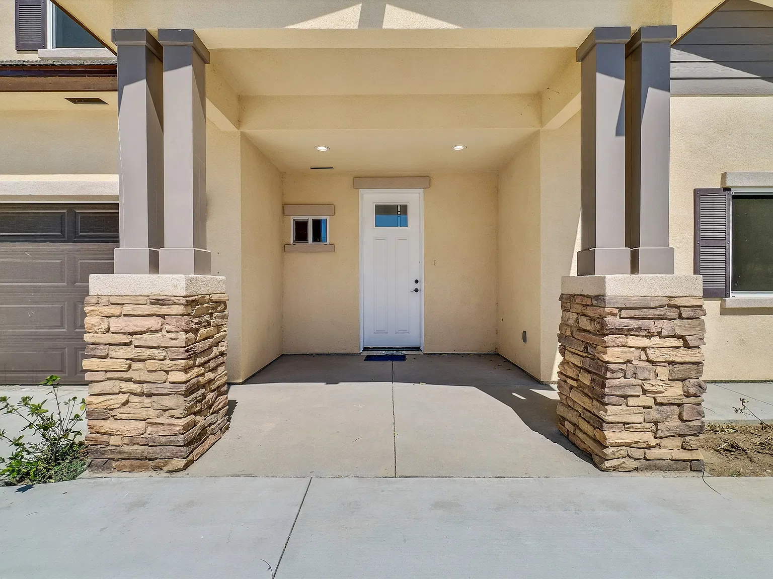 4 bed, 2593 sqft, $5,400 — Photo 3
