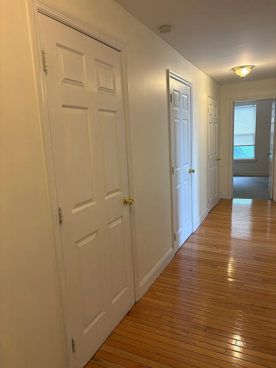 Building Photo - 2 Morris Ave #203