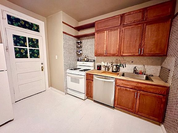 2nd image of 6454 N Claremont Ave APT 3