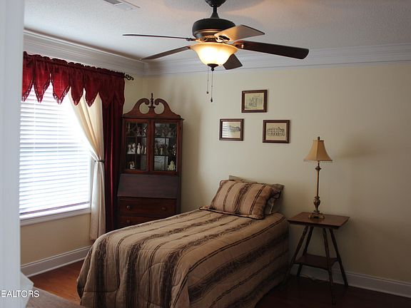 3rd image of 737 Graham Way