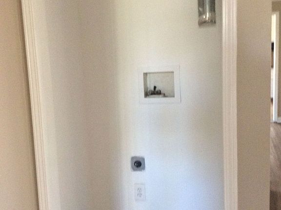 4th image of 80 Homestead Pl