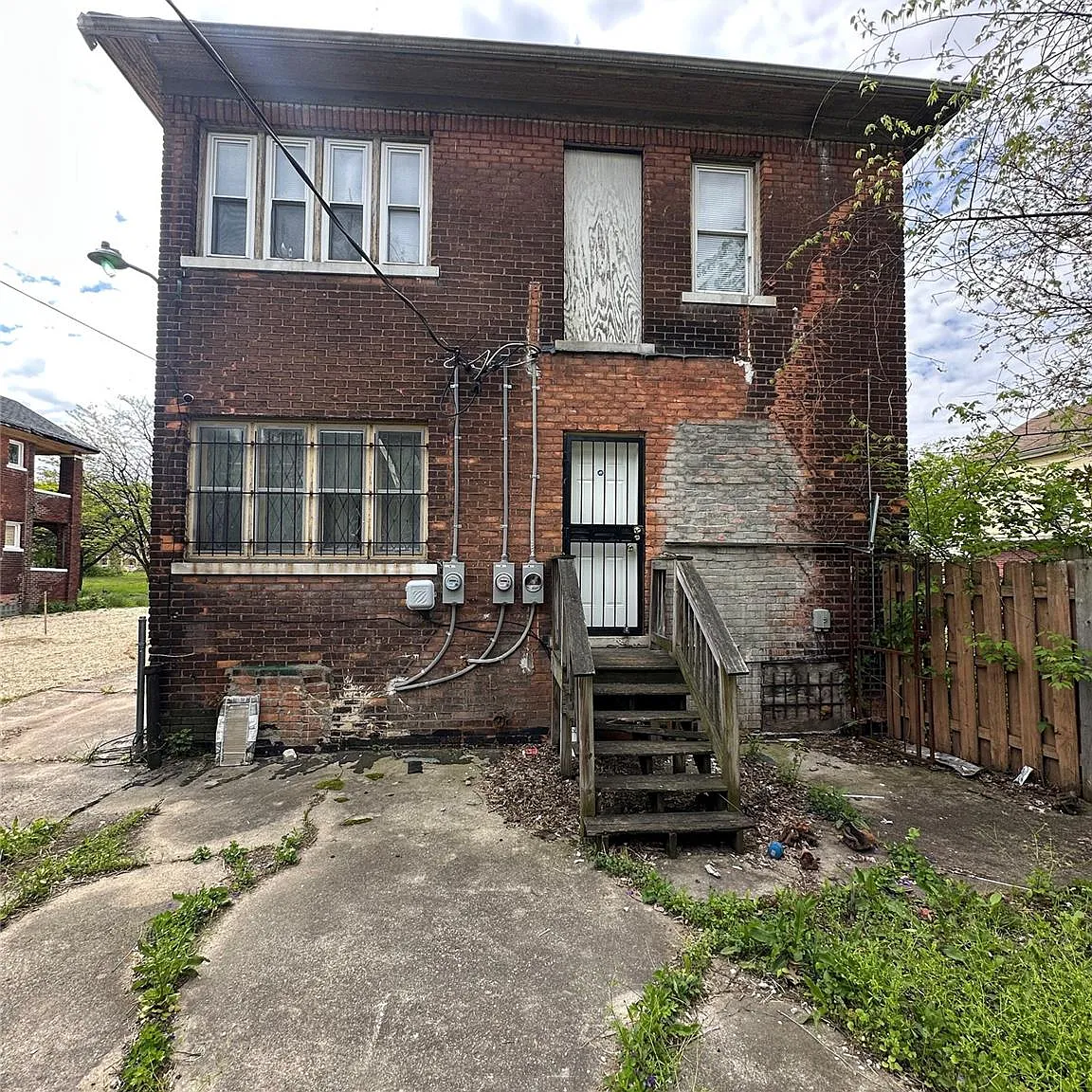 3 bed, 1.0 bath, 2800 sqft, $1,200 — Photo 3
