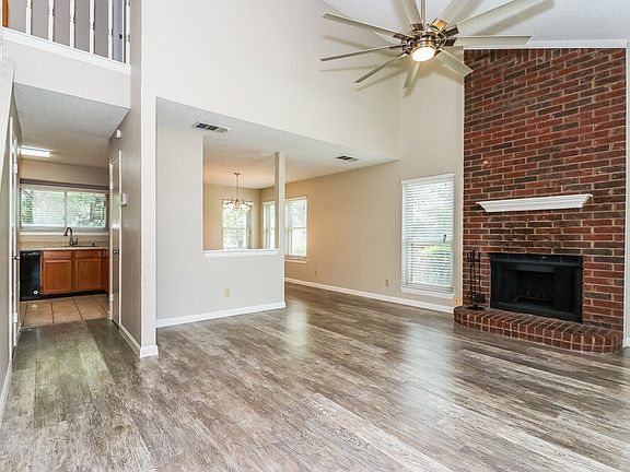 4th image of 3645 Fairview Dr