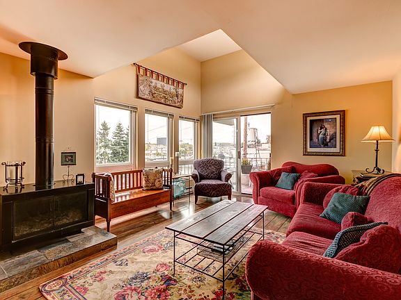 3rd image of 914 6th Ave N #40