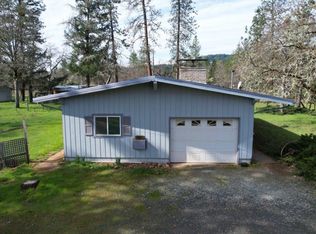 392 Bond Rd, Shady Cove, OR 97539