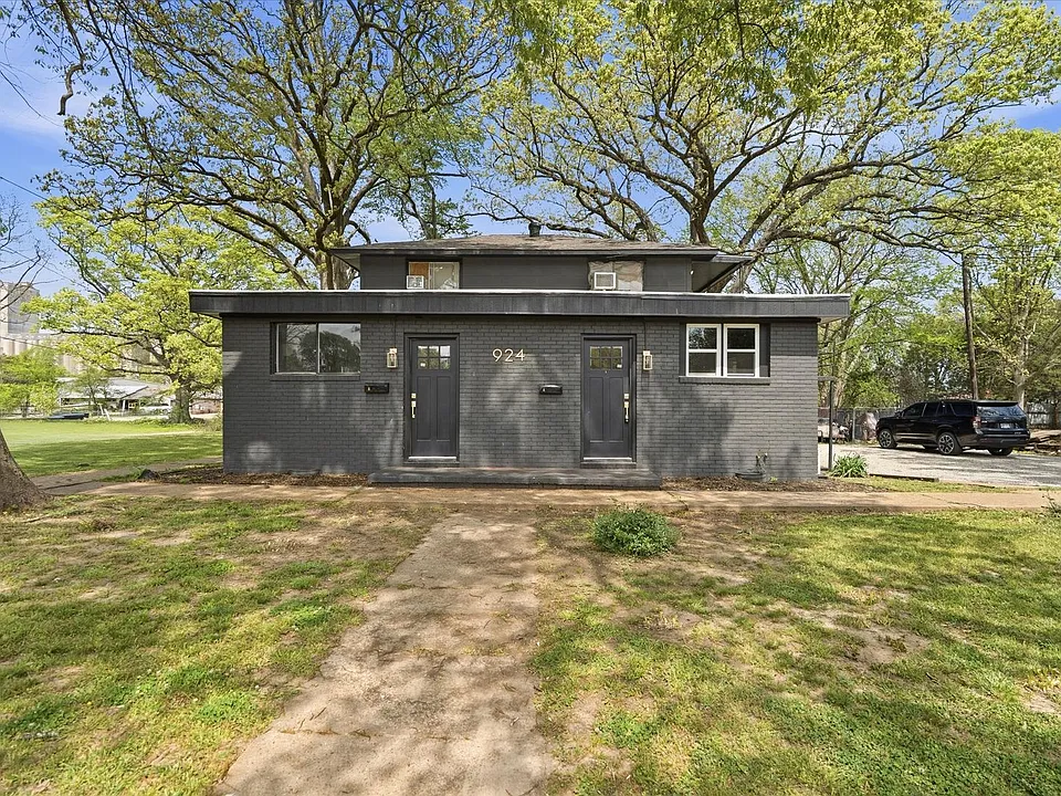 924 W Huntington Ave