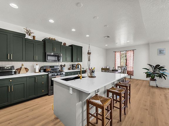 2nd image of 2983 S Maplecrest Dr