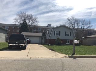 1071 Austin Ave, Aurora, IL 60505