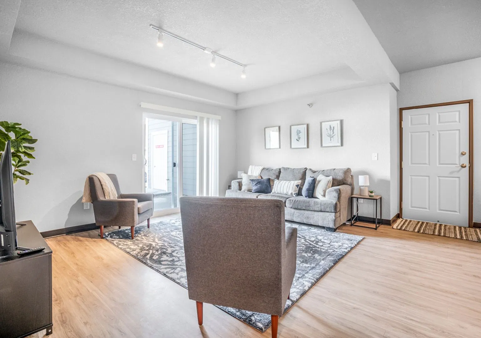 Special - 1 month FREE with a 12 month lease — Photo 2