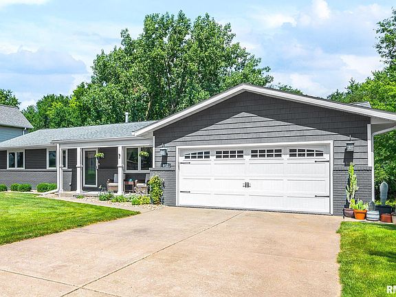 3rd image of 608 N Woodthrush Dr