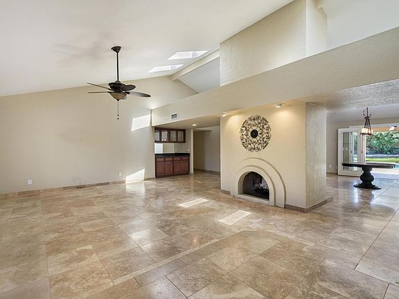 Great Room w/Dry Bar