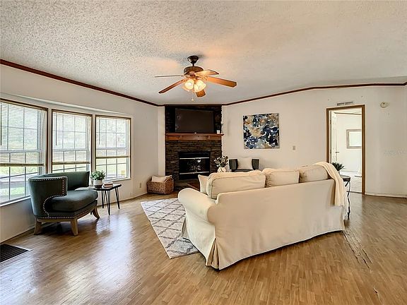 4th image of 16415 Ramona Ln