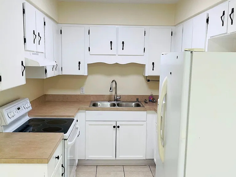 2708 Fern Palm Dr — Photo 6