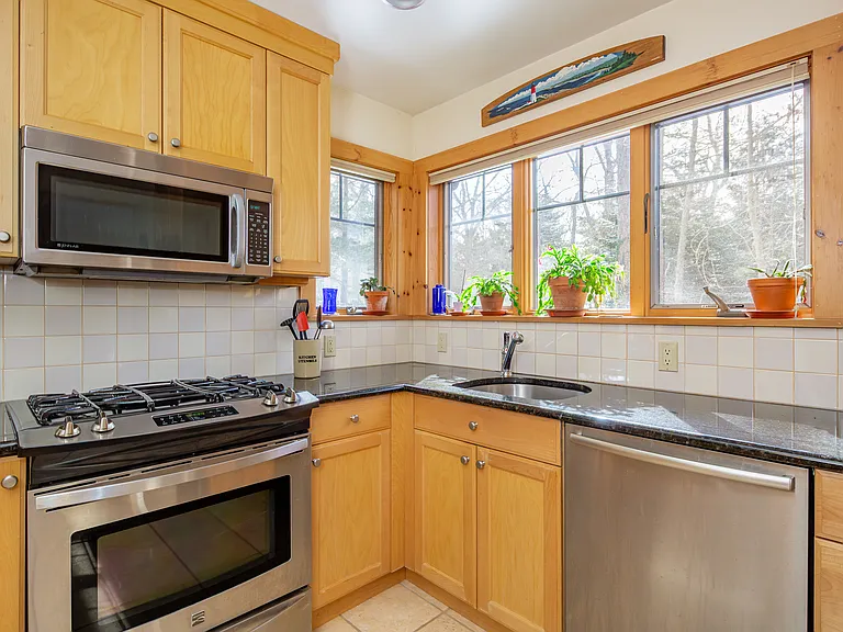 137 Norfolk Dr — Photo 10