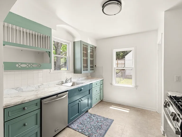 259 Jackson St — Photo 10