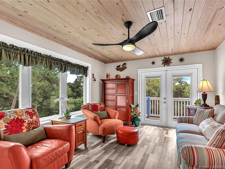 64 NE Acacia Trl — Photo 18