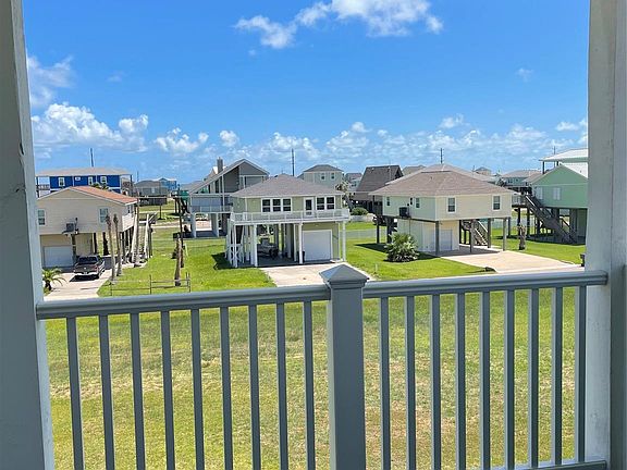 3rd image of 22903 Miramar Dr