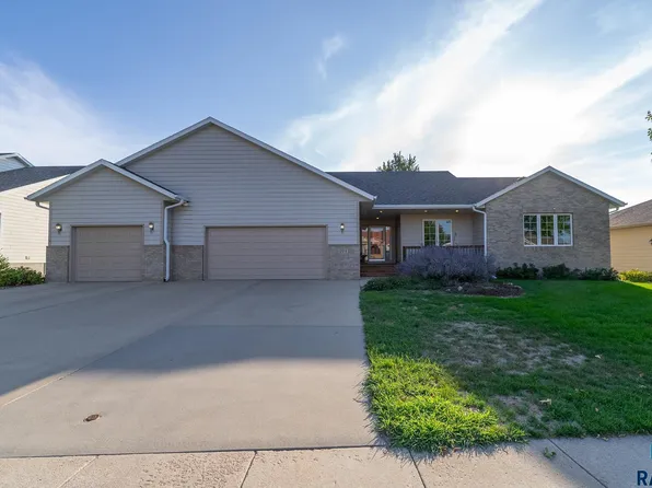204 S Country Club Ave, Brandon, SD 57005