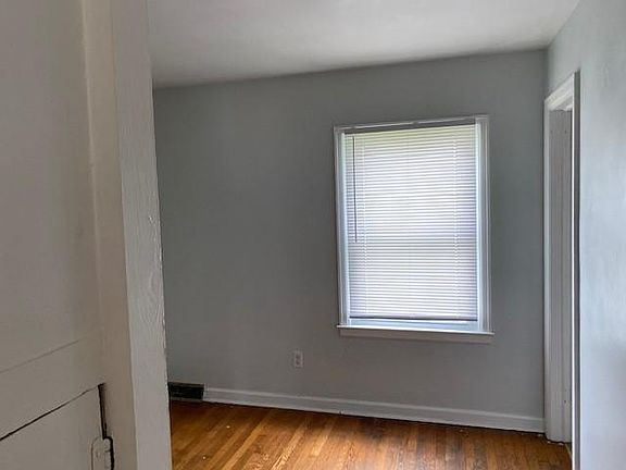5th image of 801 Queen Ave NW #801