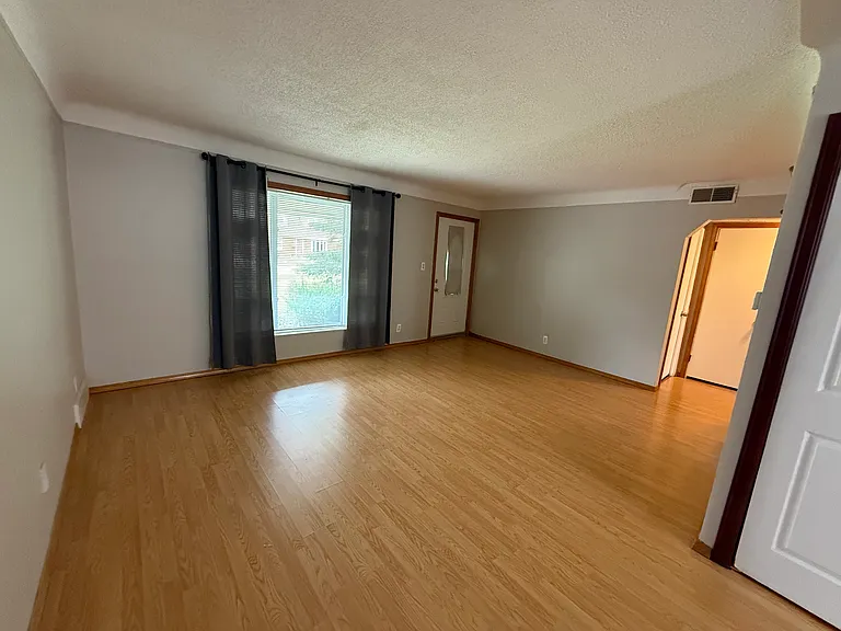 1757 Beverly Ave — Photo 5