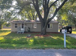105 Pleasant Ave, Gentry, AR 72734