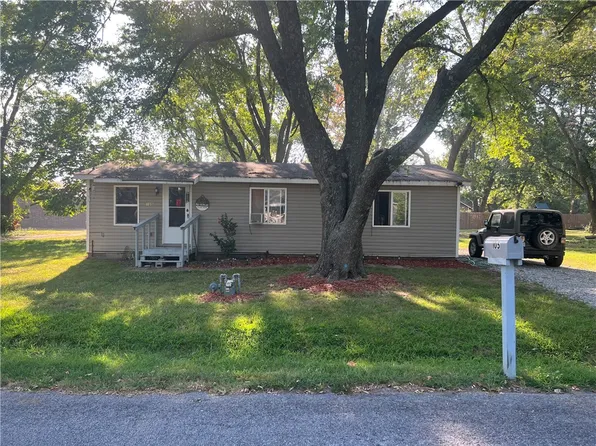 105 Pleasant Ave, Gentry, AR 72734