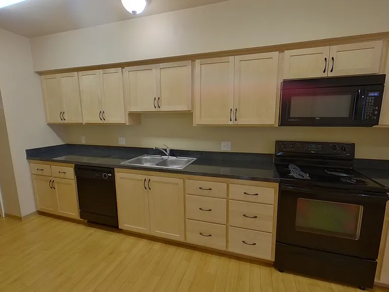 Midtown Apartments — Photo 3