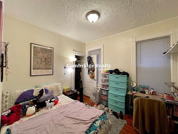 4th image of 162 Kelton St #1T