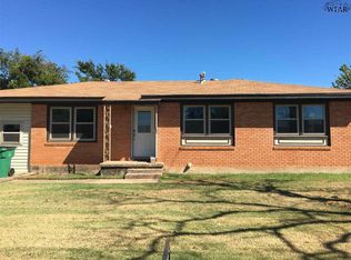 806 Van Horn St, Iowa Park, TX 76367
