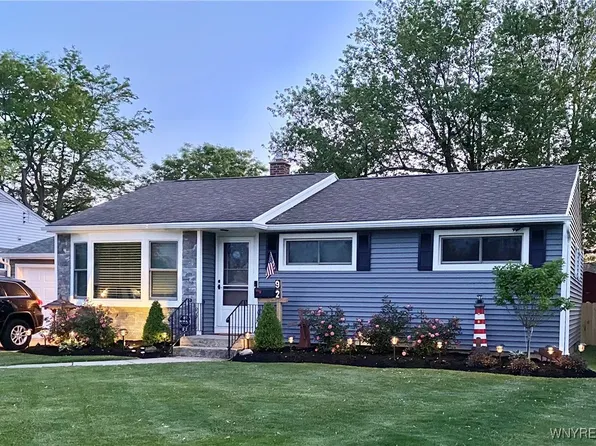 92 Rosemont Dr, Amherst, NY 14226