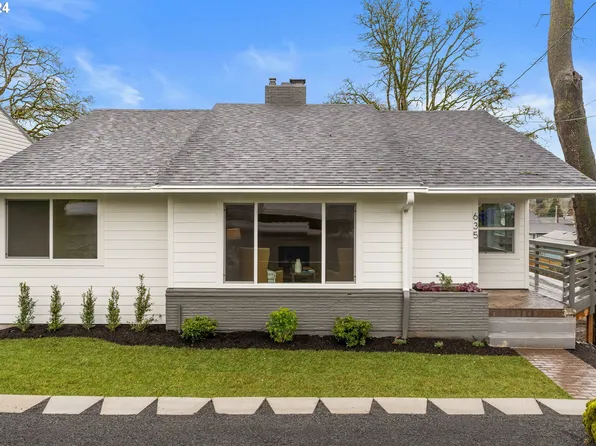 635 E Fairfield St, Gladstone, OR 97027