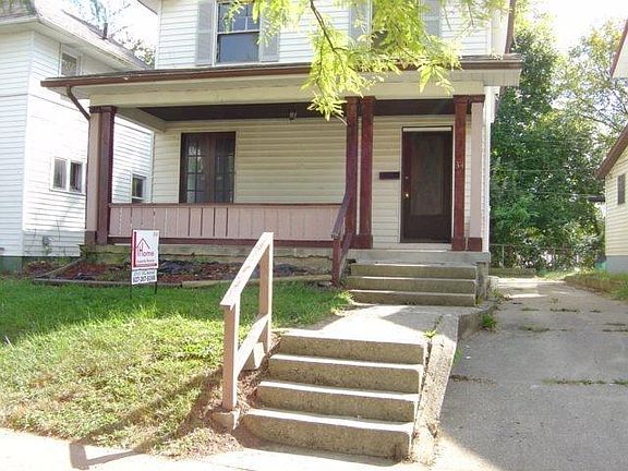 3rd image of 34 Elmwood Ave E