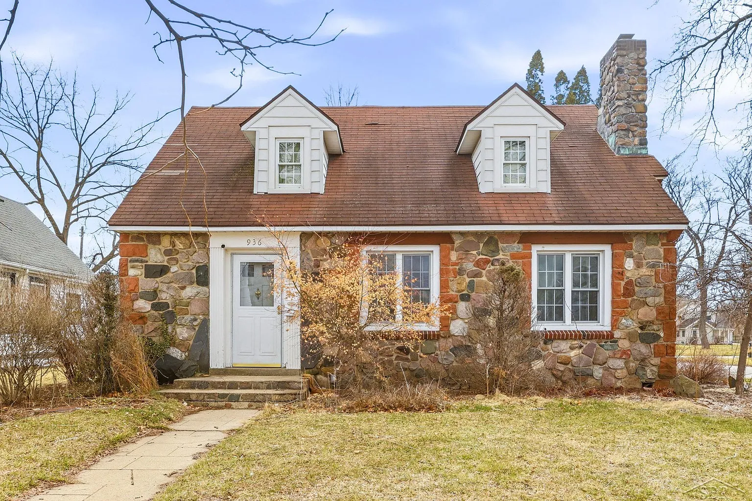 936 Owen St photo 1