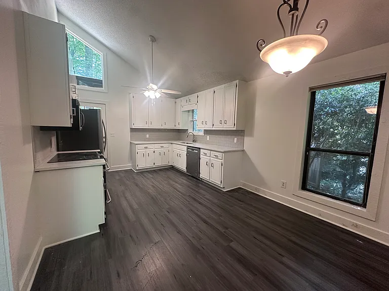 102 Southfork Dr — Photo 3