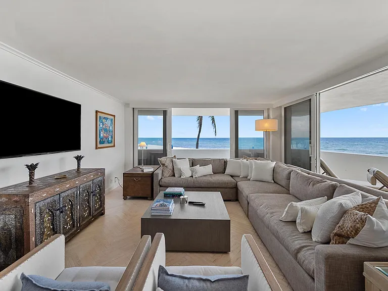 100 Sunrise Ave #212 — Photo 3
