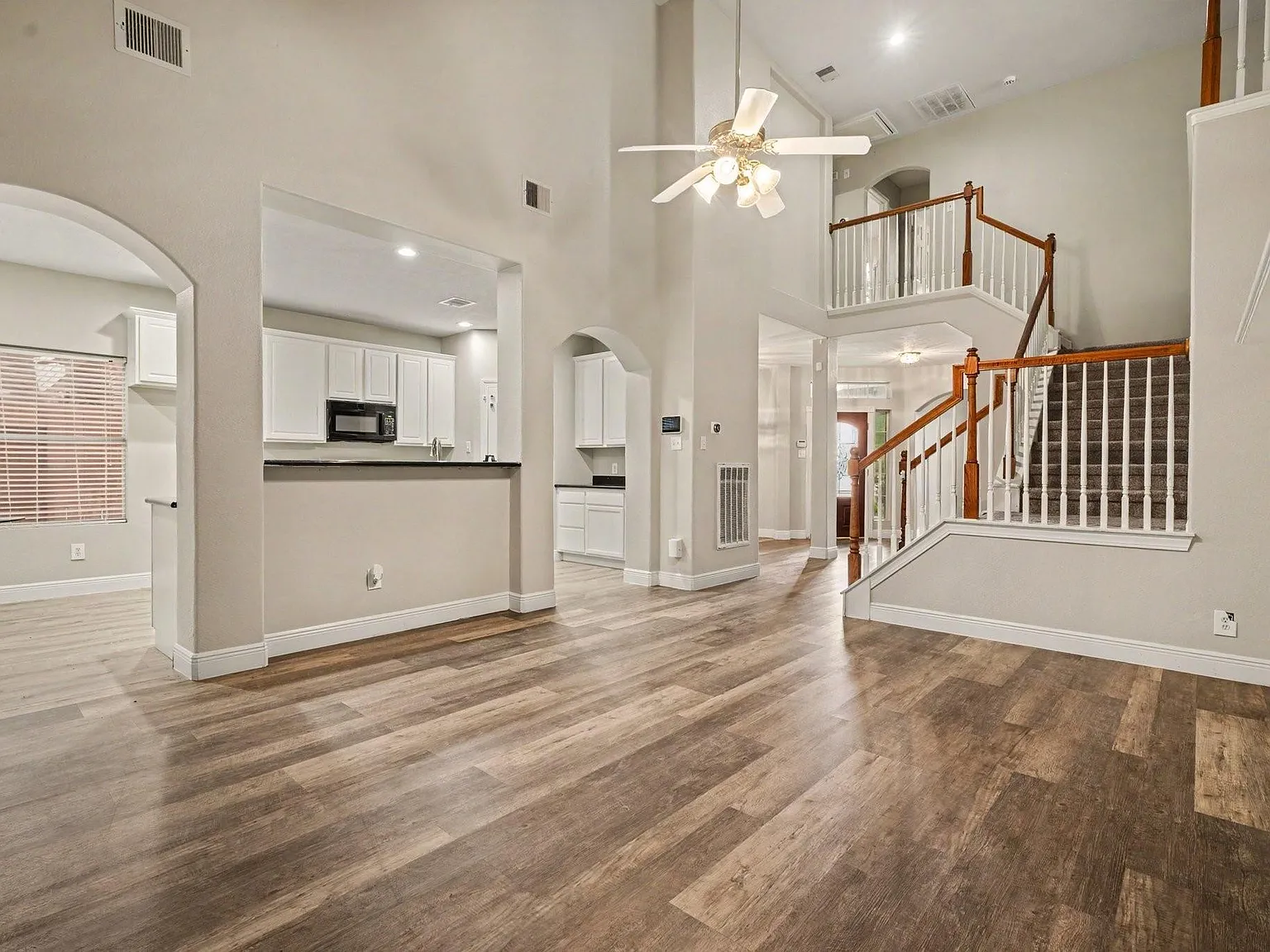 4 bed, 2.5 bath, 2562 sqft, $2,750 — Photo 2