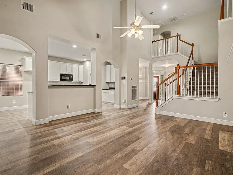 3808 Armand Dr — Photo 2