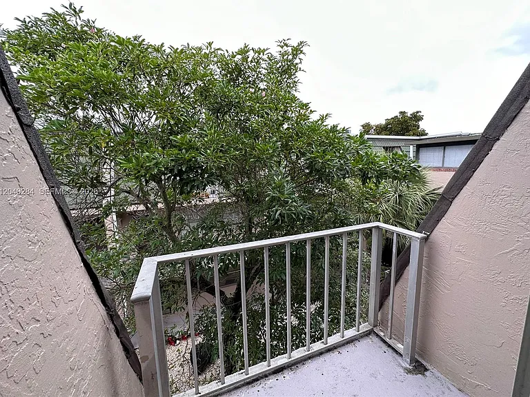 1100 SE 4th Ave #32 — Photo 13