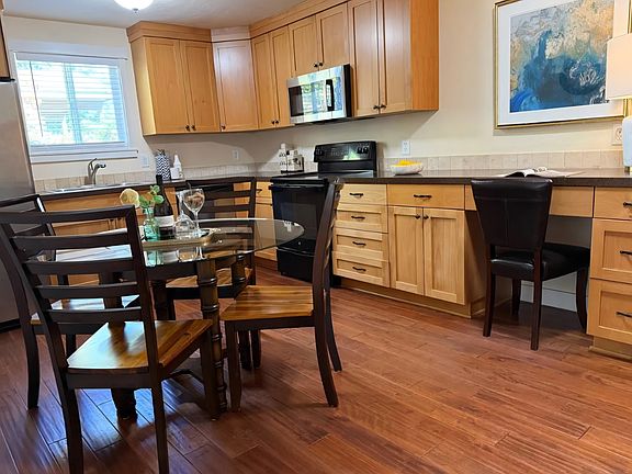 2nd image of 2840 Newton Pl