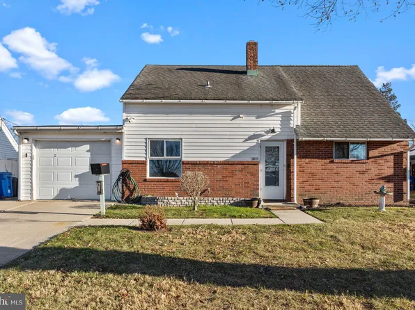 132 N Northturn Ln, Levittown, PA 19054