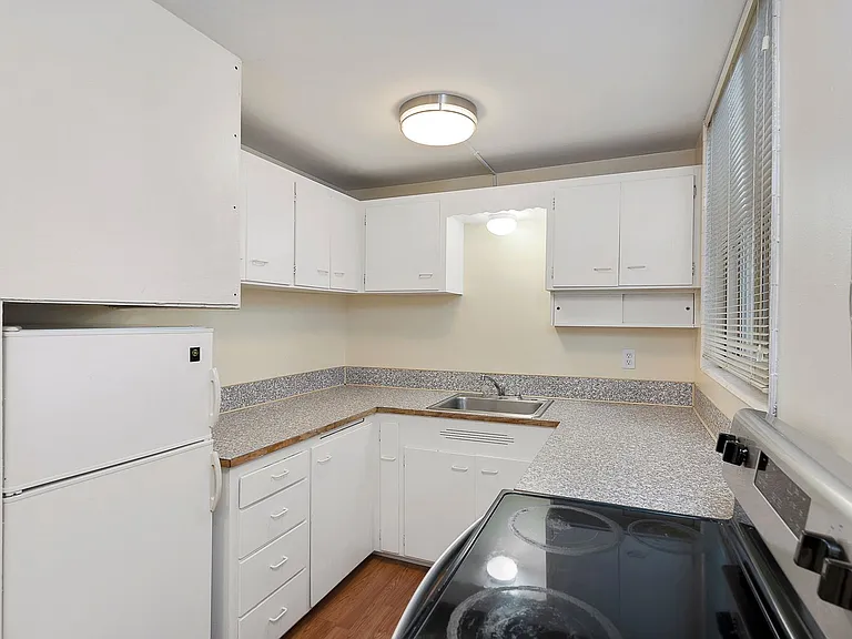 15 W Galer St — Photo 11