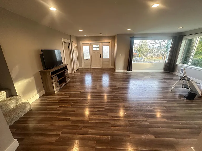 2420 Walnut St — Photo 5
