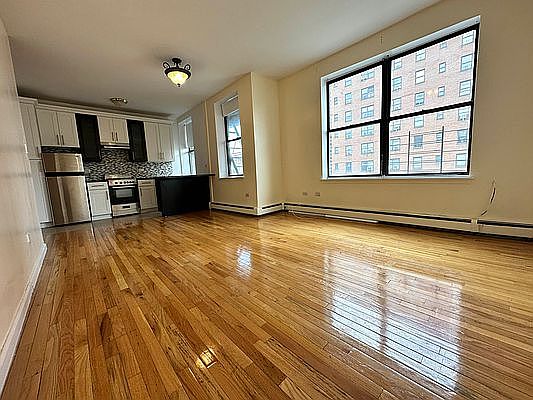 2nd image of 707 Saint Nicholas Ave APT 5E